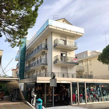 Appartamenti Cristina Carraro Immobiliare - Family Apartments ลิโดดิเยโซโล ภายนอก รูปภาพ