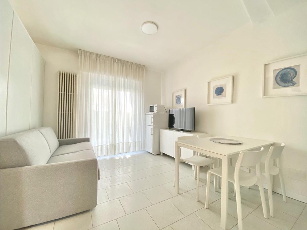 Appartamenti Cristina Carraro Immobiliare - Family Apartments ลิโดดิเยโซโล ภายนอก รูปภาพ