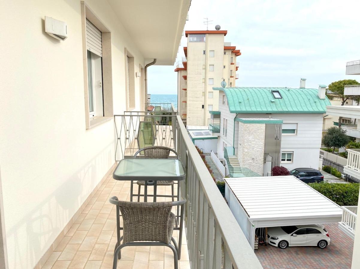 Appartamenti Cristina Carraro Immobiliare - Family Apartments ลิโดดิเยโซโล ภายนอก รูปภาพ