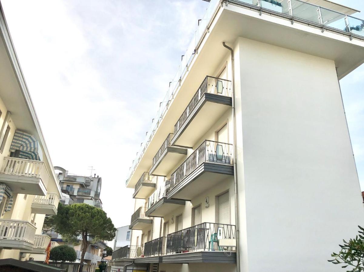 Appartamenti Cristina Carraro Immobiliare - Family Apartments ลิโดดิเยโซโล ภายนอก รูปภาพ