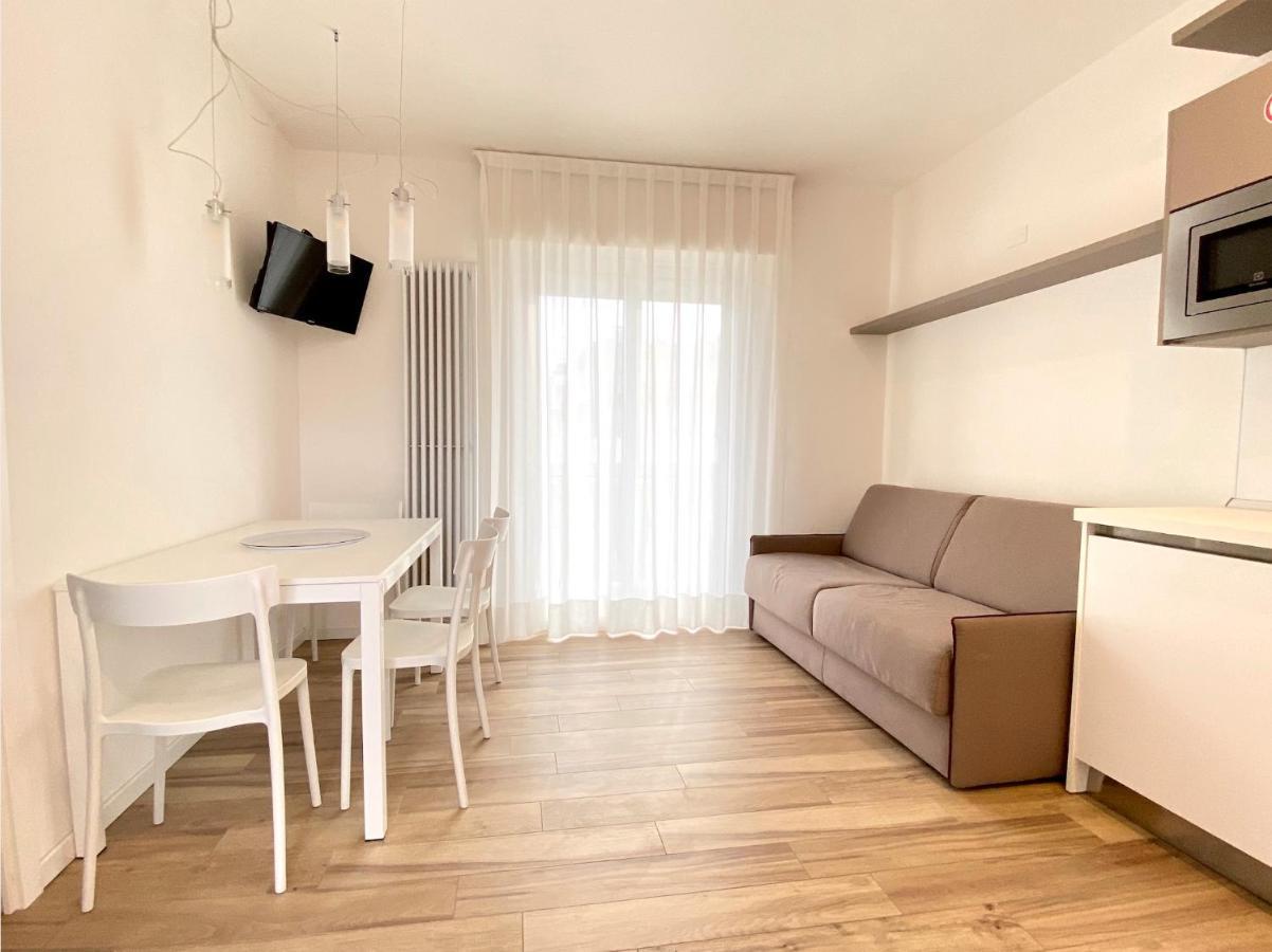 Appartamenti Cristina Carraro Immobiliare - Family Apartments ลิโดดิเยโซโล ภายนอก รูปภาพ