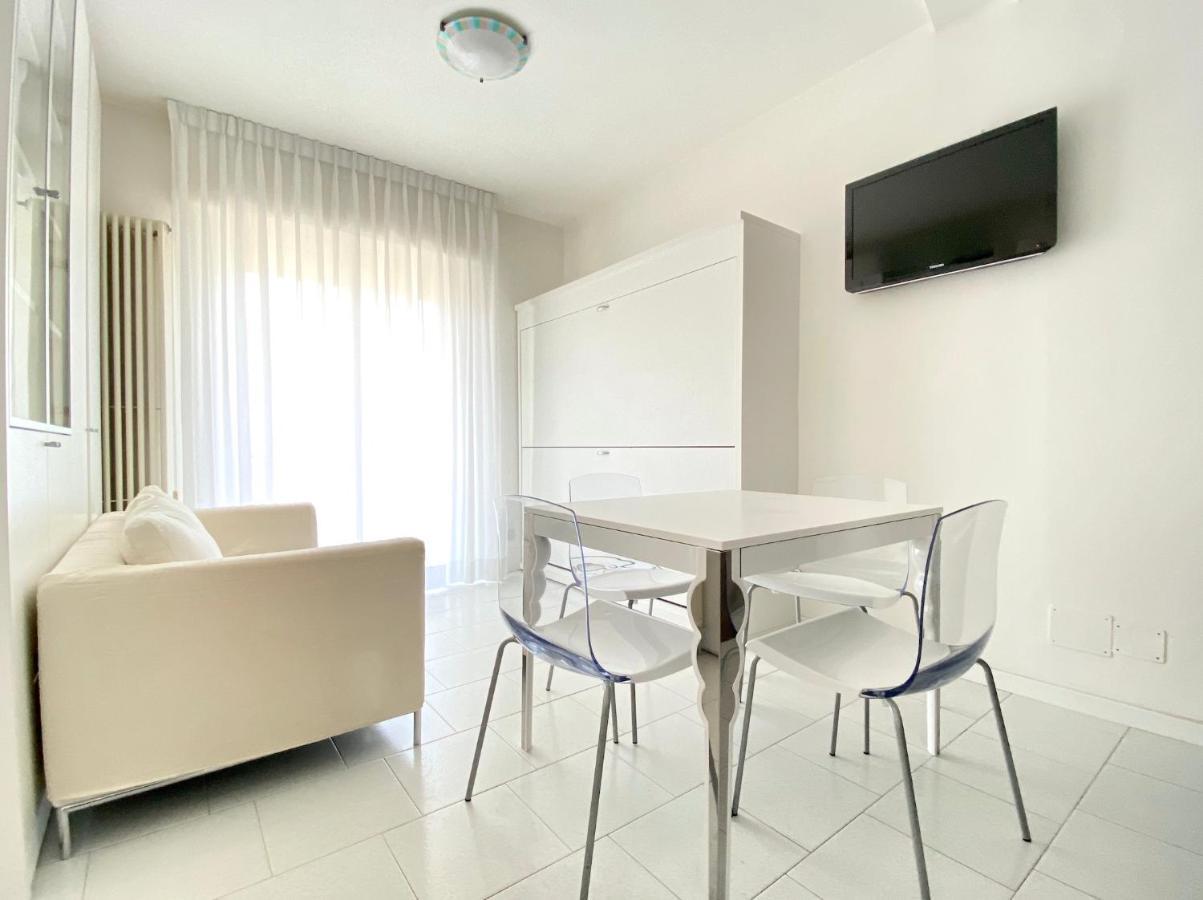 Appartamenti Cristina Carraro Immobiliare - Family Apartments ลิโดดิเยโซโล ภายนอก รูปภาพ