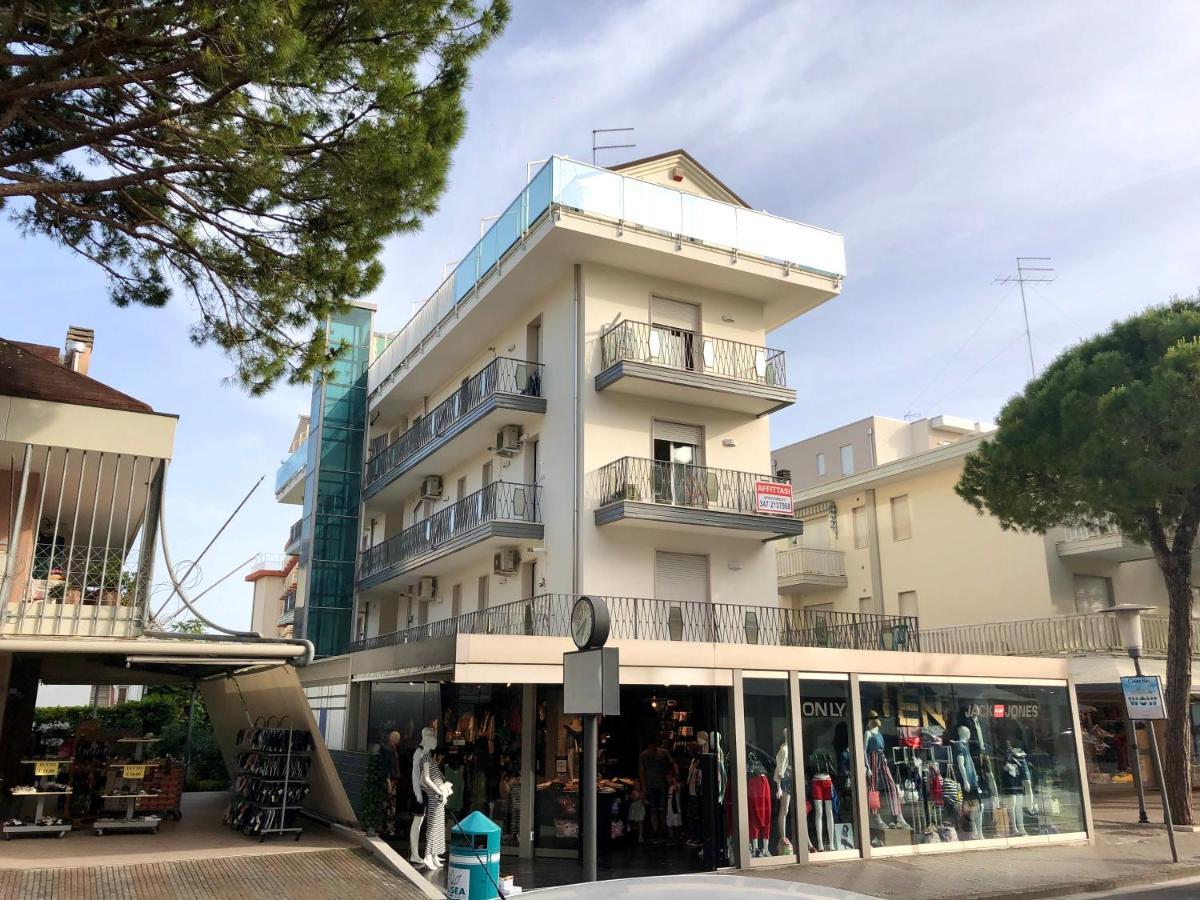 Appartamenti Cristina Carraro Immobiliare - Family Apartments ลิโดดิเยโซโล ภายนอก รูปภาพ