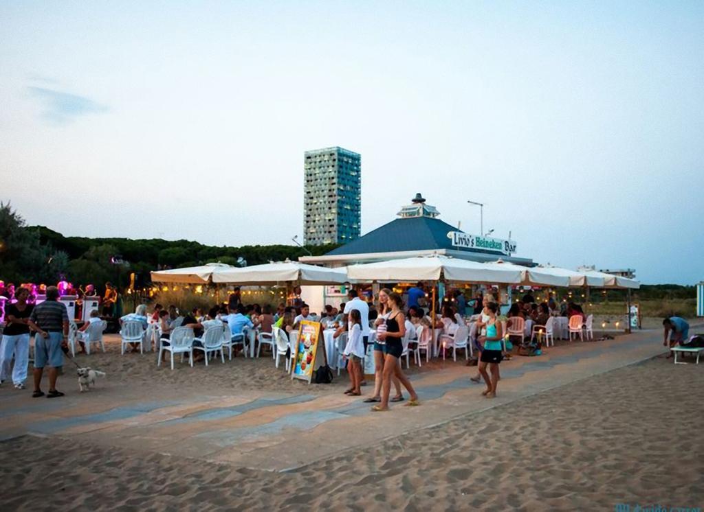 Appartamenti Cristina Carraro Immobiliare - Family Apartments ลิโดดิเยโซโล ภายนอก รูปภาพ